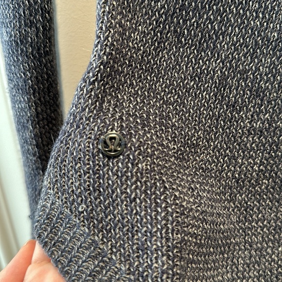 Lululemon Navy and White Knit Sweater Size 2 - Great Condition! - Picture 5 of 5